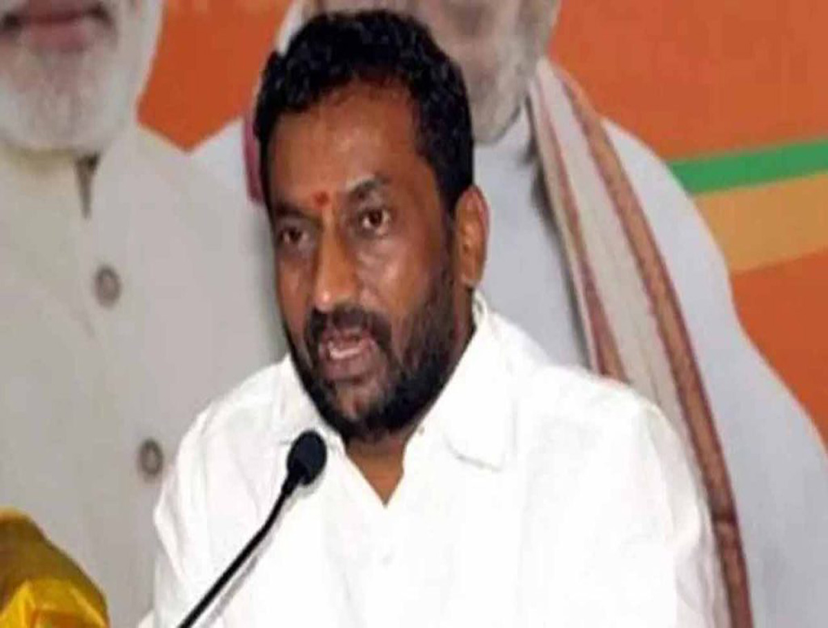 KCR Govt Cunspirasy To Merge To Lease Out TSRTC Lands Says Raghunandan Rao