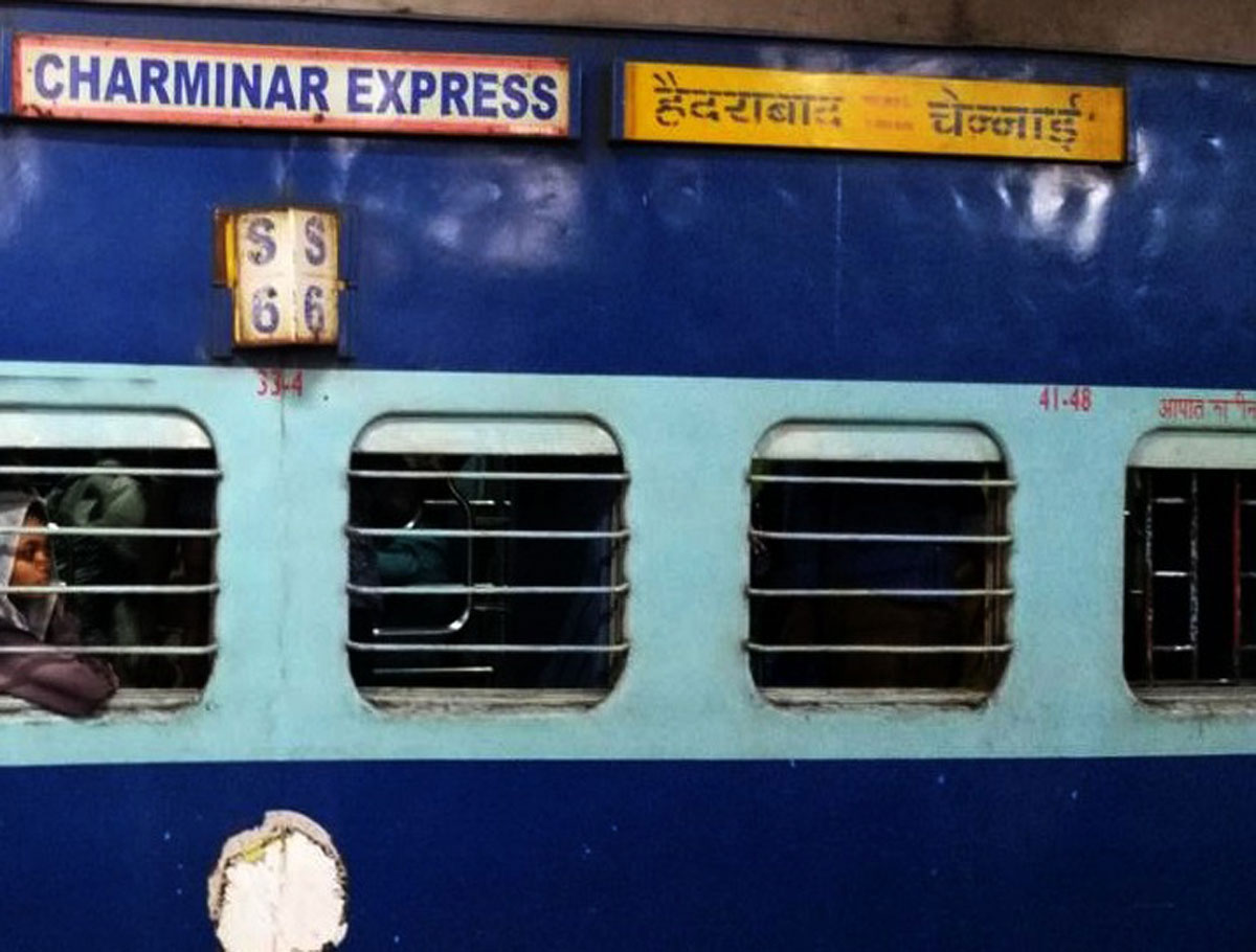 Hyderabad-Charminar Express Become Targets of Robbers In AP
