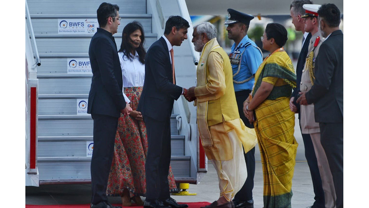 Rishi Sunak and Wife Grace G20 Summit with Dazzling Dancers in India