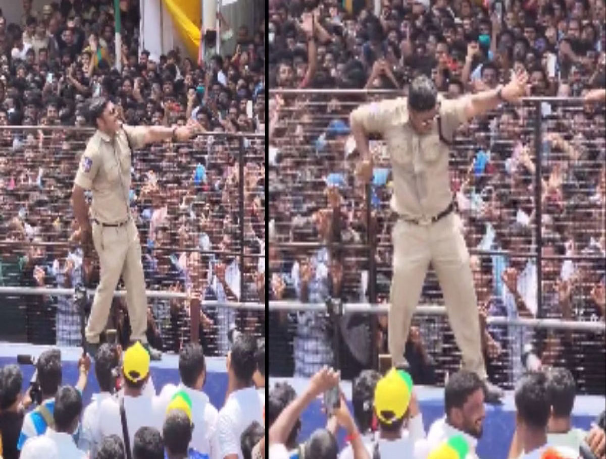 Police Dance During Ganesh Shobhayatra 