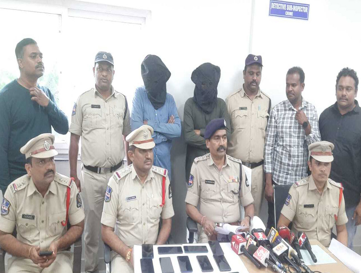 Bowenpally Police Arrested Cell Phone Thieves