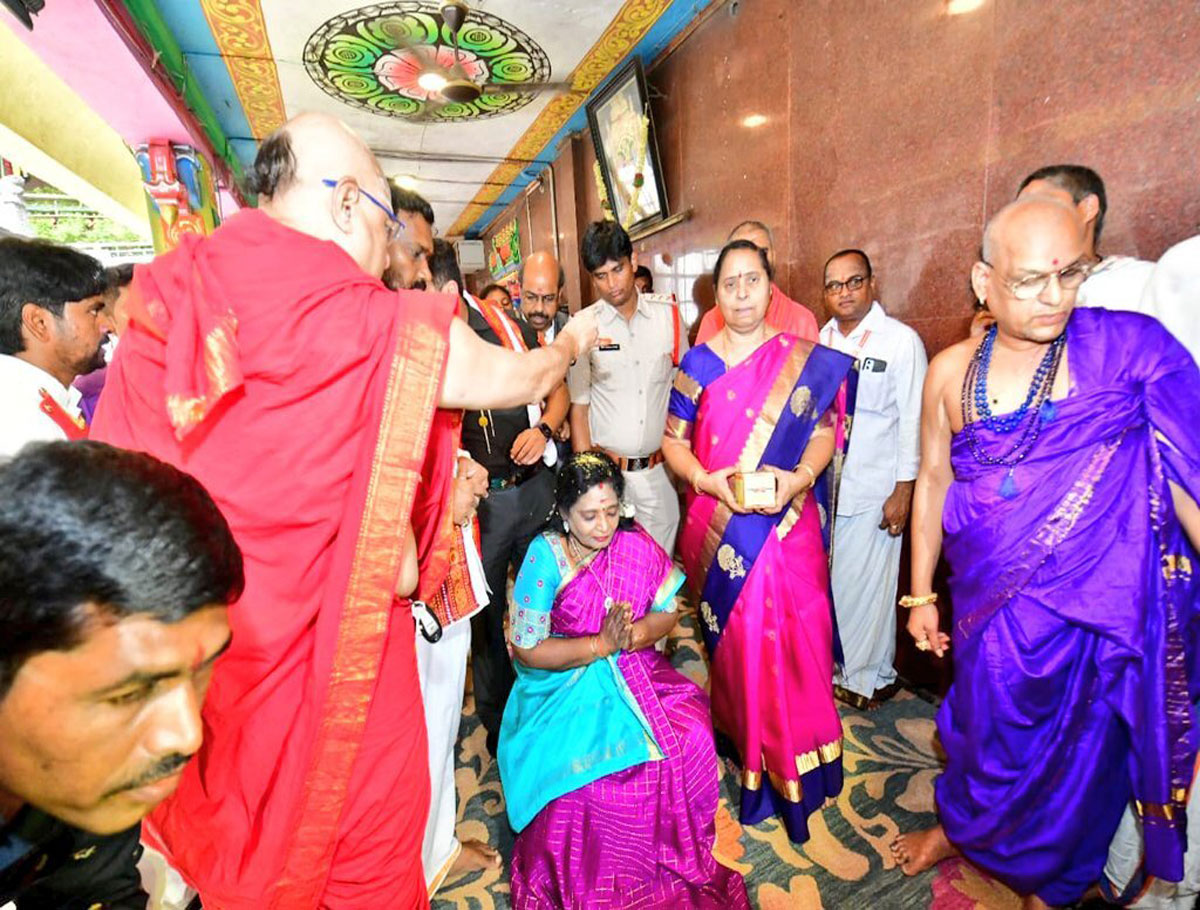 Governor Visits Indrakeeladri Durgamma Temple And Prayed For The Success of Aditya-1 