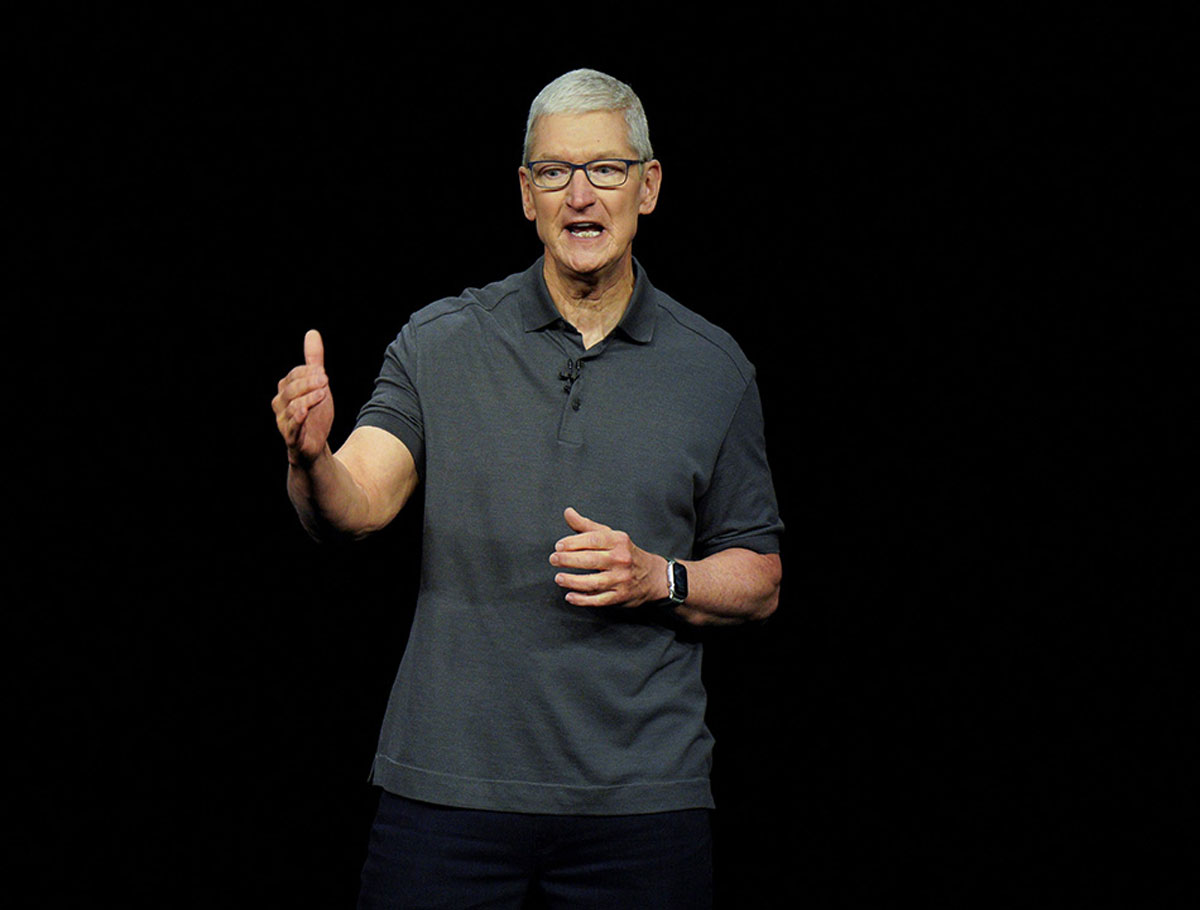 Apple CEO to Hire More People in UK to Work on AI