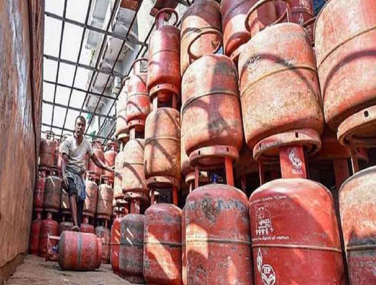 Price Of Commercial LPG Cylinder Reduced