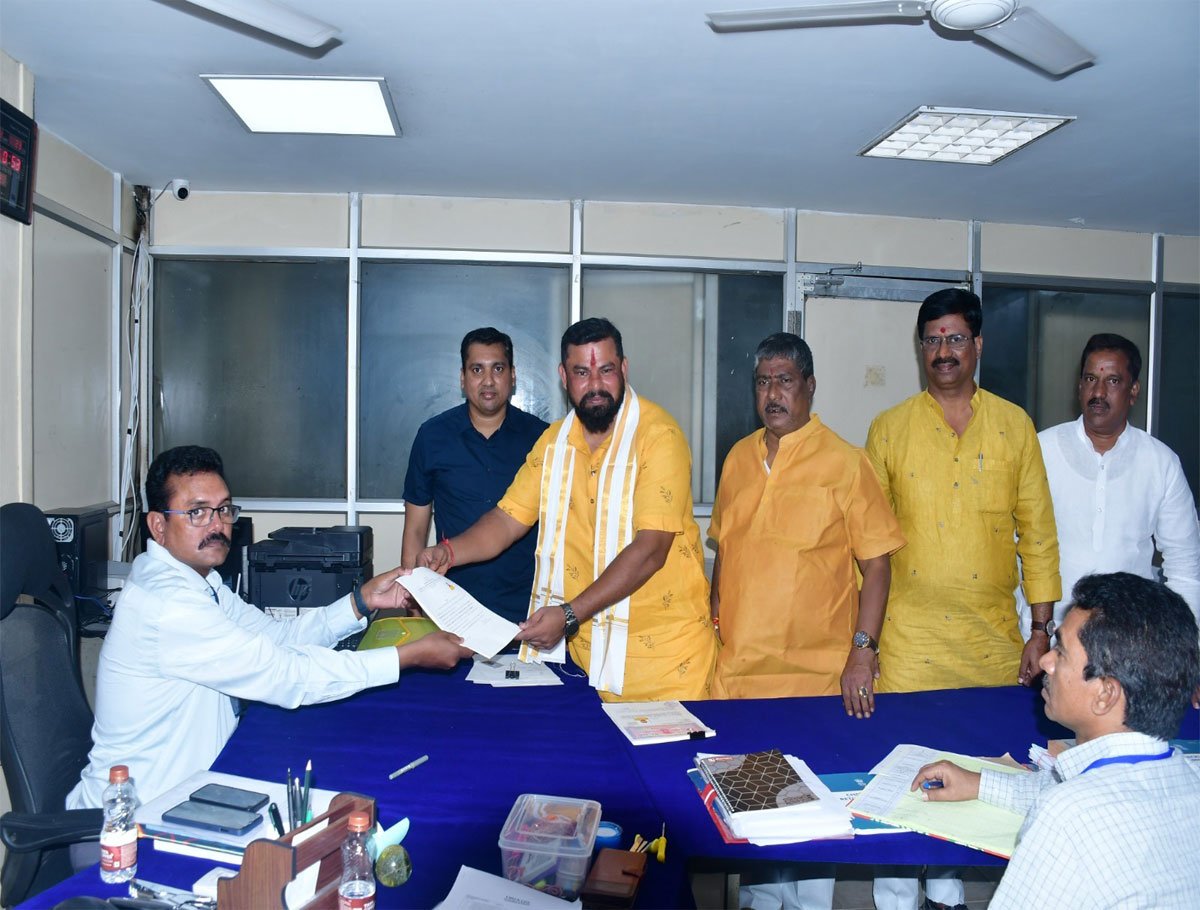 Controversial MLA Raja Singh Files Nomination From The Goshamahal