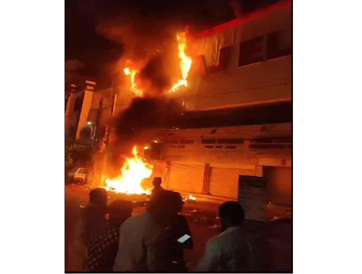 Massive Fire In Electronic Showroom At Shalibanda, No Deaths 