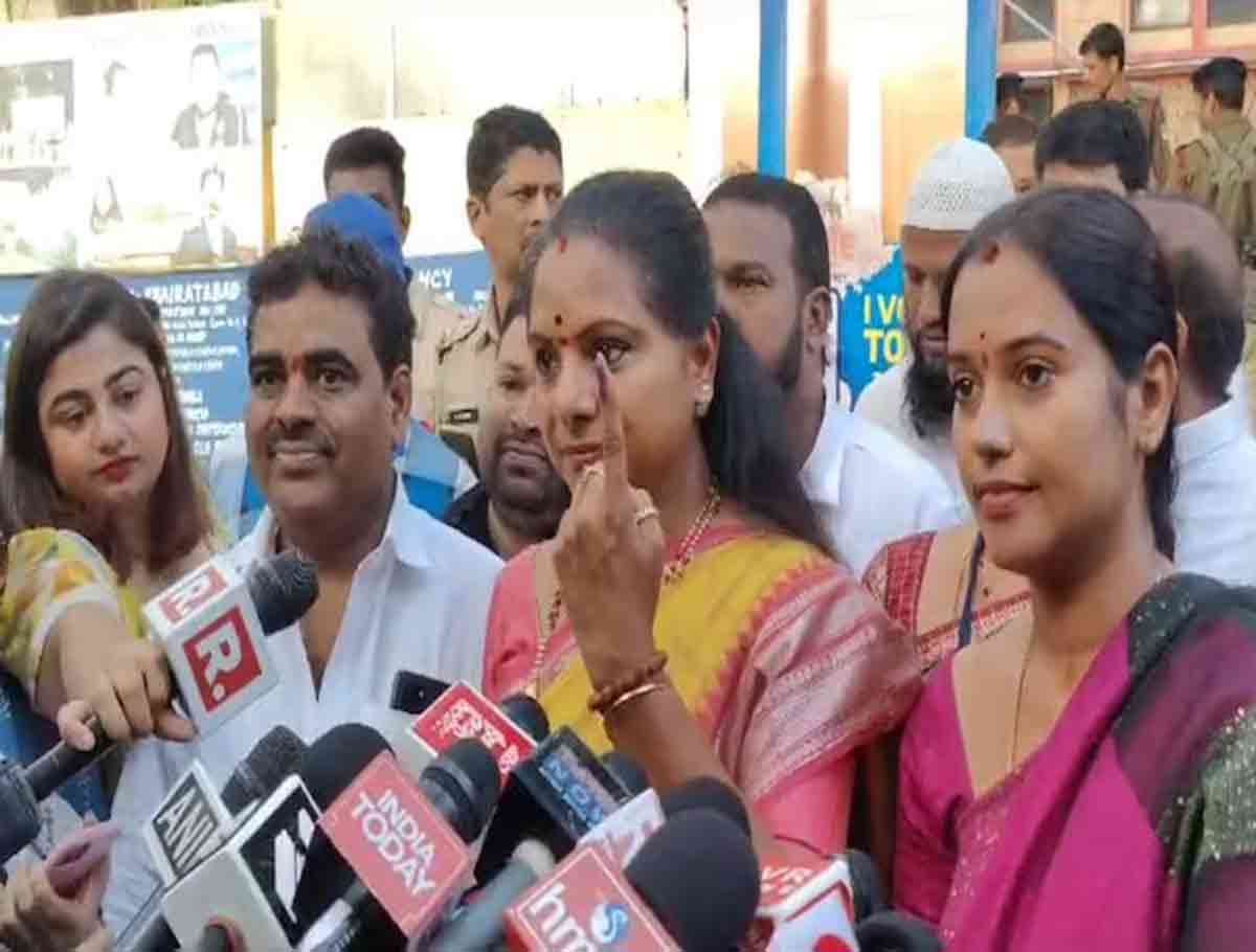 The Congress Filed Complaint Against Kavitha For Appealing To Vote For BRS 