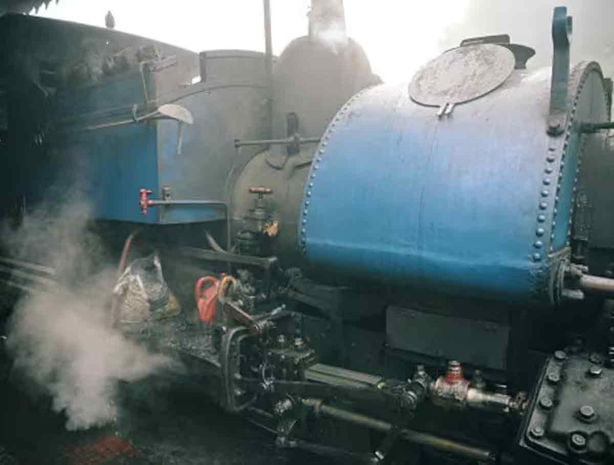 Smoke Forces Secunderabad-Sirpur Kagaznagar Train to Halt at Bibinagar