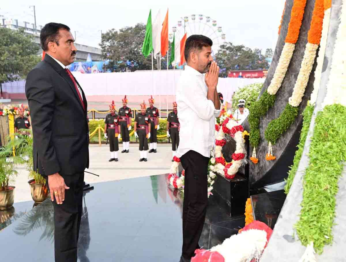 CM Paid Tribute To Martyrs