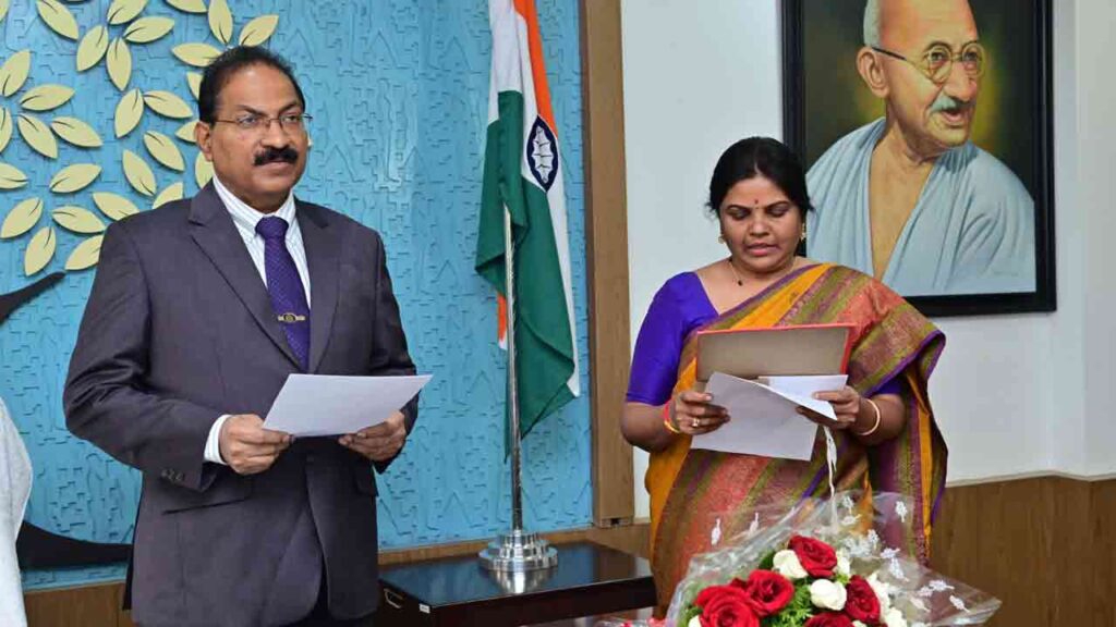 Former DGP Mahender Reddy Takes Charge As Chairman of TSPSC