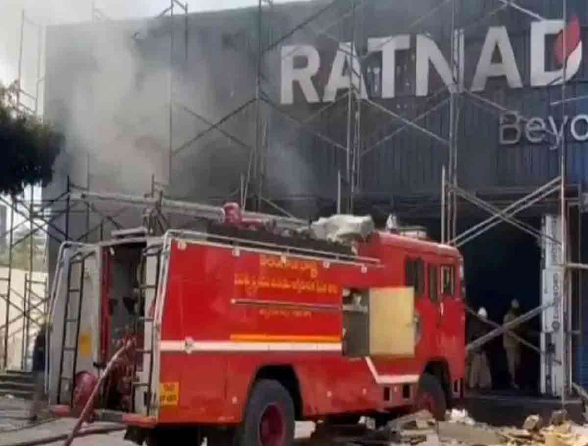 Massive Fire In Ratnadeep Supermarket At Bandlaguda