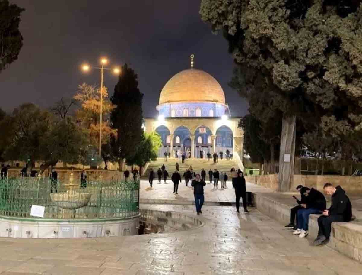Al Aqsa Mosque Reopens After 40 Days Ceasefire