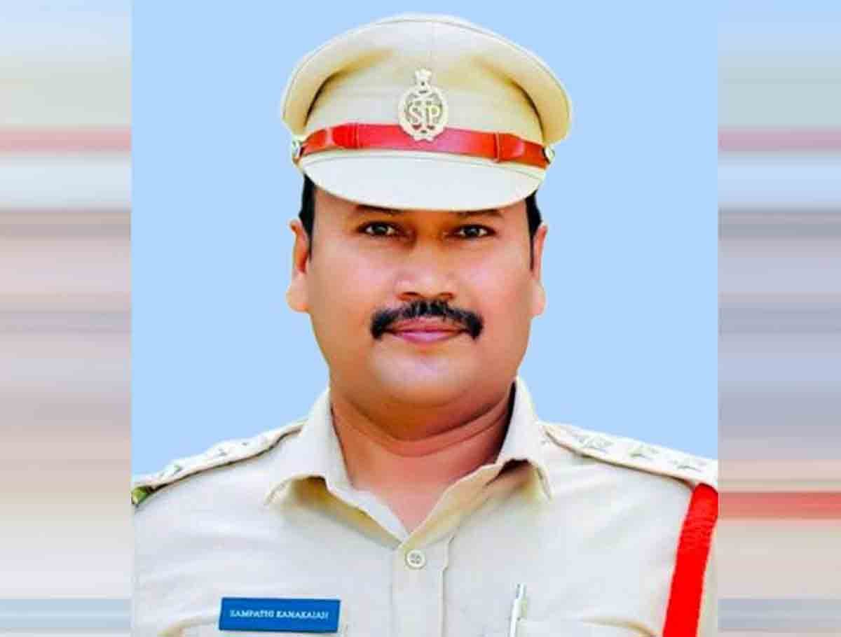 Two Police Officers Caught Taking Bribe At Shamshabad Airport