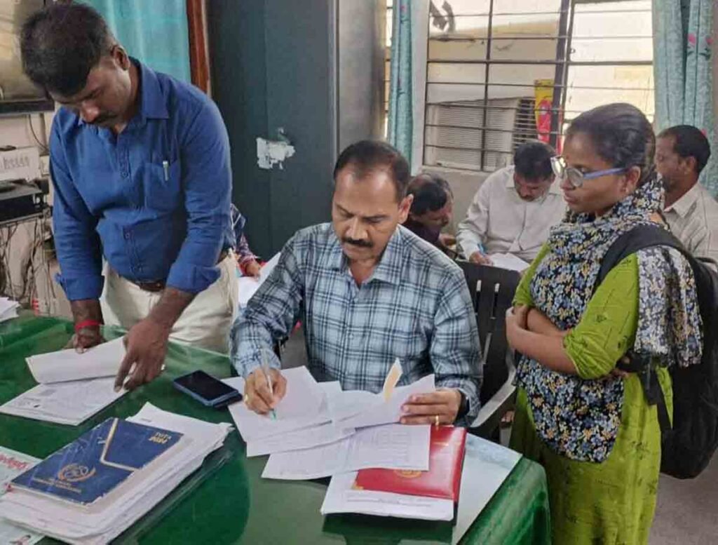 Vigilance Surprise Checks Find Irregularities In Hyderabad