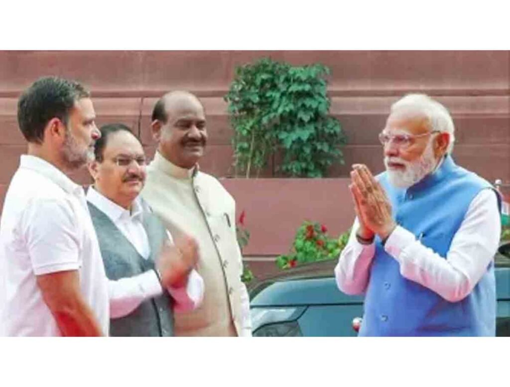 PM Modi Talks With Rahul Gandhi At Jyotirao Phule Tribute Event